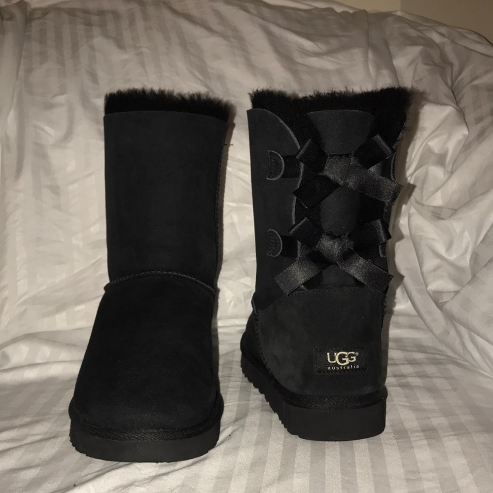 *BRAND NEW* Black Bailey Bow UGGs